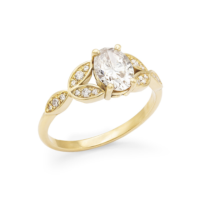 bague-de-fiancailles-epaulee-navettes-or-jaune-diamants-sur-mesure-6e0d9ec1