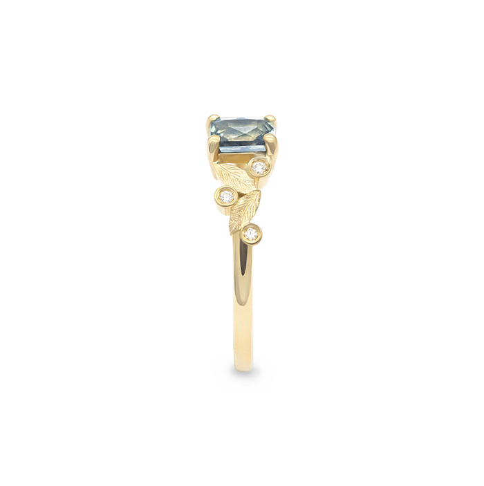 bague-de-fiancailles-petit-olivier-or-jaune-saphir-bleu-gris-diamants-776047c7