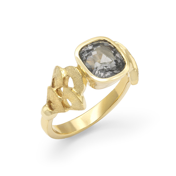 bague-bouquet-coquillage-or-jaune-spinelle-gris-personnalisee-96d1df73