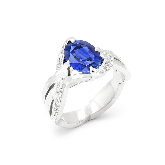 entrelacs-brins-herbes-personnalisee-or-blanc-saphir-oval-bleu-roi-pavage-diamants-82f5814d