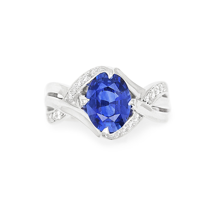 entrelacs-brins-herbes-personnalisee-or-blanc-saphir-oval-bleu-roi-pavage-diamants-977b8183