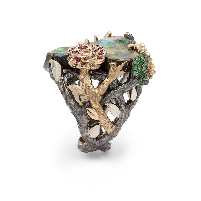 bague-trois-essences-de-fleurs-or-rouge-or-gris-opale-pavage-saphir-emeraude-tsavorites-86167b28