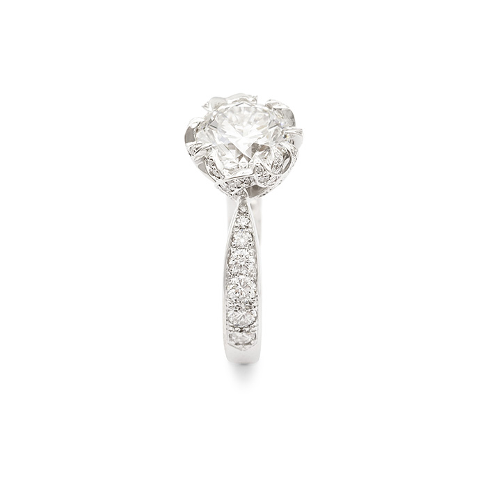bague-de-fiancailles-herbes-folles-panier-solitaire-sur-mesure-or-blanc-diamants-b07e060b